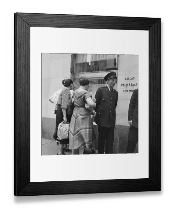 Framed Print : Fifth Avenue Store Framed Print : Fifth Avenue Store