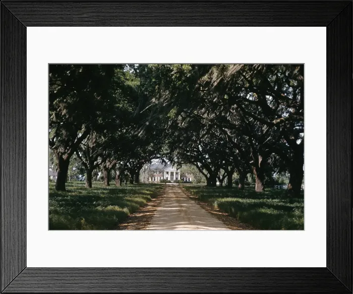 Framed Print : A Pre Civil War Plantation House Framed Print : A Pre Civil War Plantation House