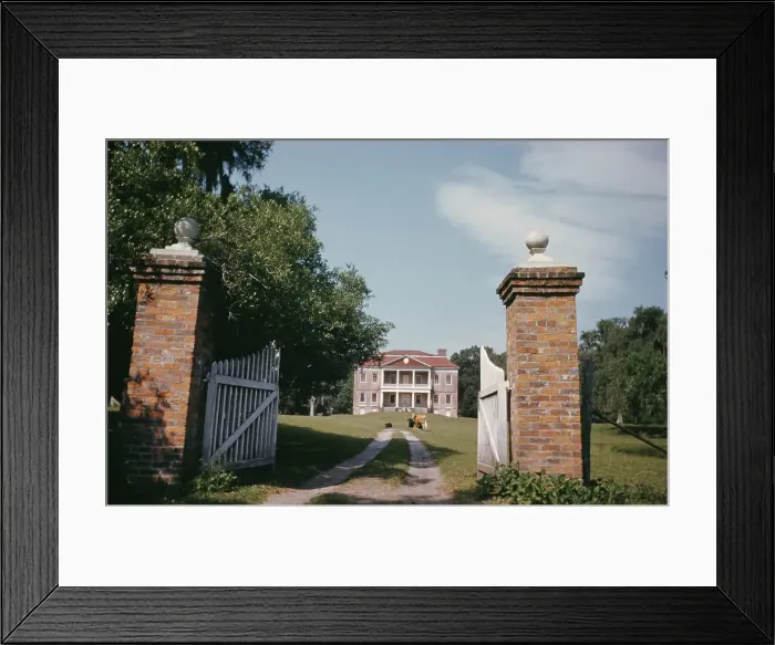 Framed Print : A Pre Civil War Plantation House Framed Print : A Pre Civil War Plantation House