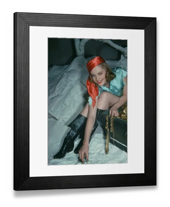 Framed Print : MODELS POSING IN 1939 Framed Print : MODELS POSING IN 1939