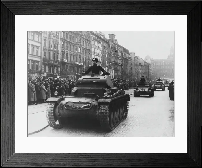 Framed Print : Wenzelsplatz Parade