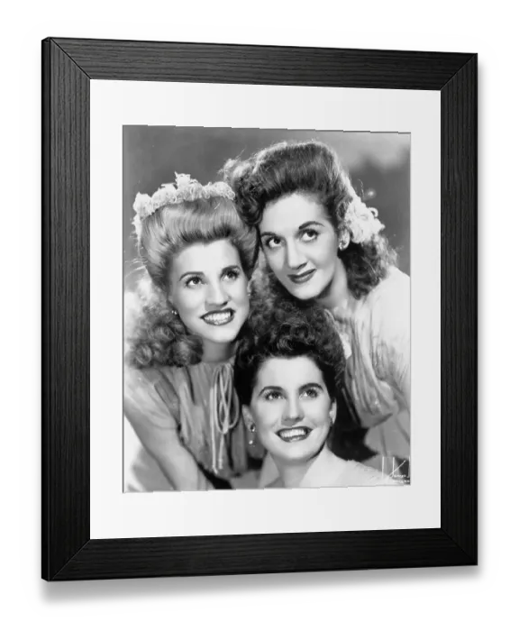 Framed Print : Andrew Sisters Portrait Session Framed Print : Andrew Sisters Portrait Session