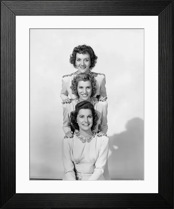 Framed Print : Andrew Sisters Portrait Session Framed Print : Andrew Sisters Portrait Session