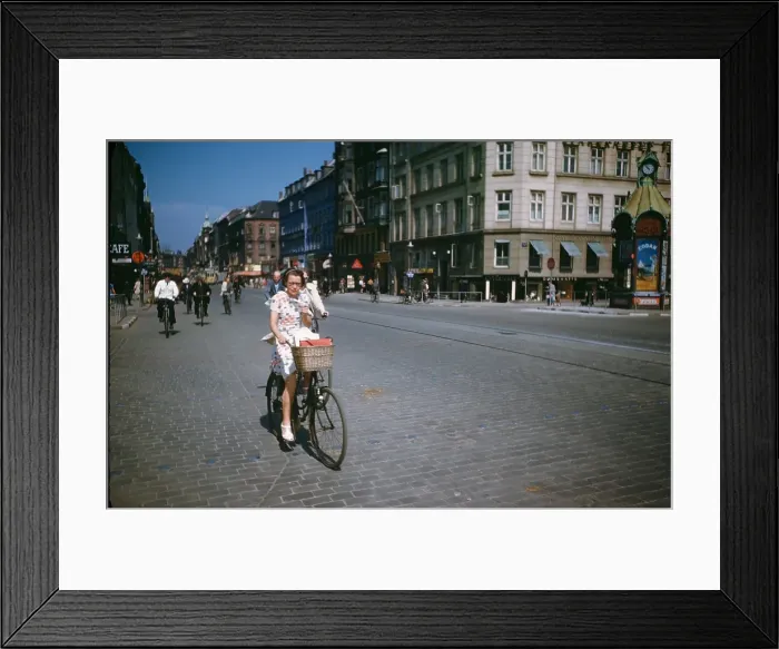 Framed Print : CYCLISTS IN COPENHAGEN Framed Print : CYCLISTS IN COPENHAGEN