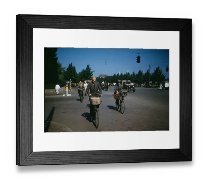 Framed Print : CYCLISTS IN COPENHAGEN Framed Print : CYCLISTS IN COPENHAGEN