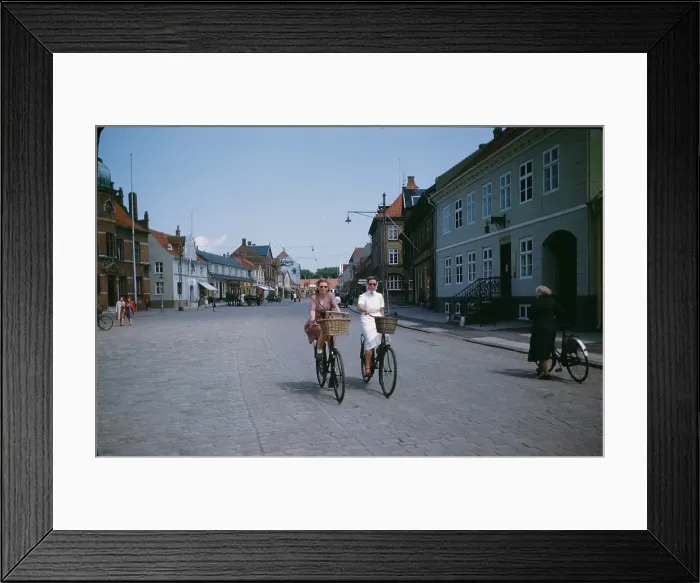 Framed Print : CYCLISTS IN COPENHAGEN Framed Print : CYCLISTS IN COPENHAGEN