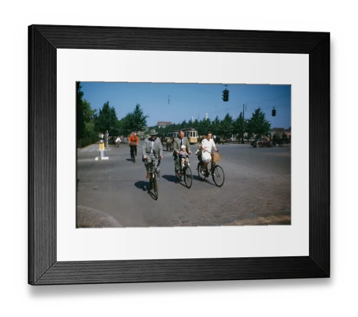 Framed Print : CYCLISTS IN COPENHAGEN Framed Print : CYCLISTS IN COPENHAGEN