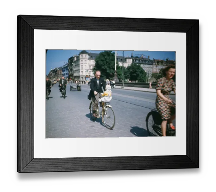 Framed Print : CYCLISTS IN COPENHAGEN Framed Print : CYCLISTS IN COPENHAGEN
