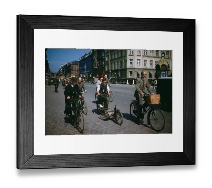 Framed Print : CYCLISTS IN COPENHAGEN Framed Print : CYCLISTS IN COPENHAGEN