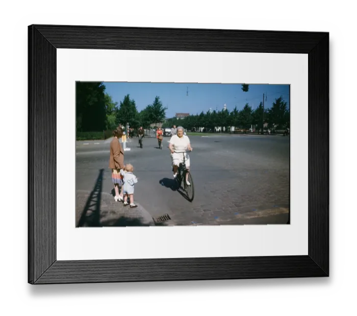 Framed Print : CYCLISTS IN COPENHAGEN Framed Print : CYCLISTS IN COPENHAGEN