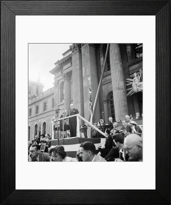 Framed Print : Winston Churchill Framed Print : Winston Churchill
