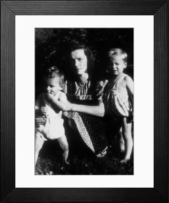 Framed Print : Arnold Schwarzenegger Framed Print : Arnold Schwarzenegger