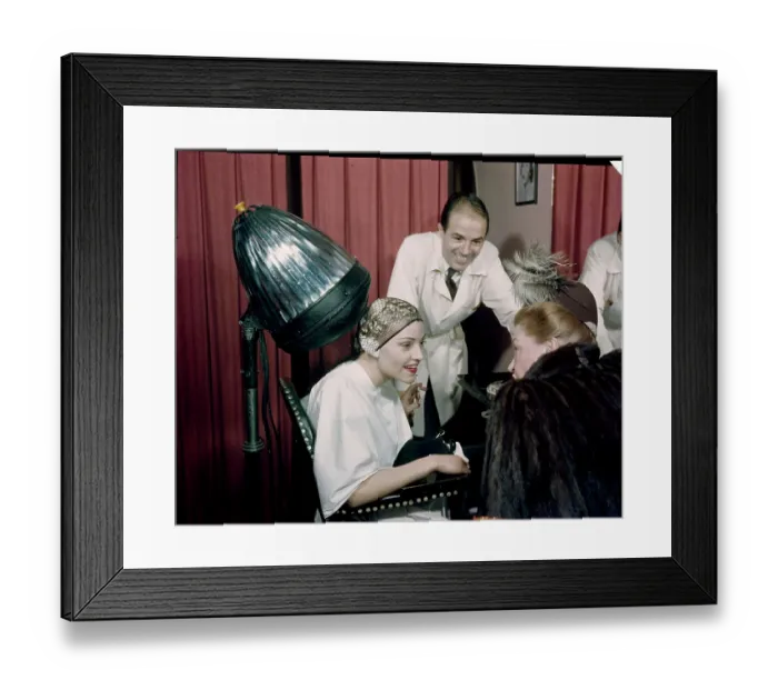 Framed Print : HAIR SALON Framed Print : HAIR SALON