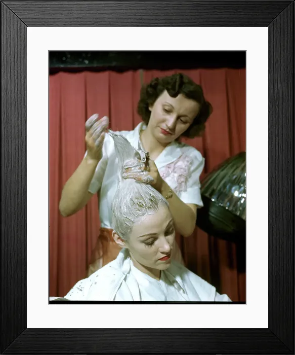 Framed Print : HAIR SALON Framed Print : HAIR SALON
