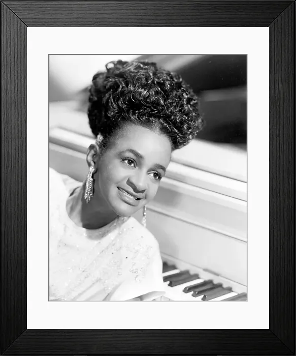 Framed Print : Clara Ward Portrait Session