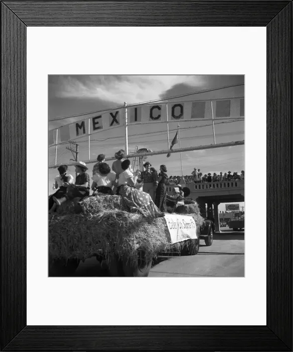 Framed Print : The US Mexico Border Framed Print : The US Mexico Border