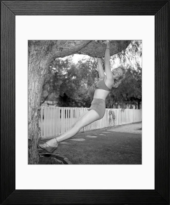 Framed Print : Marilyn Photo Session In Beverly Hills Framed Print : Marilyn Photo Session In Beverly Hills