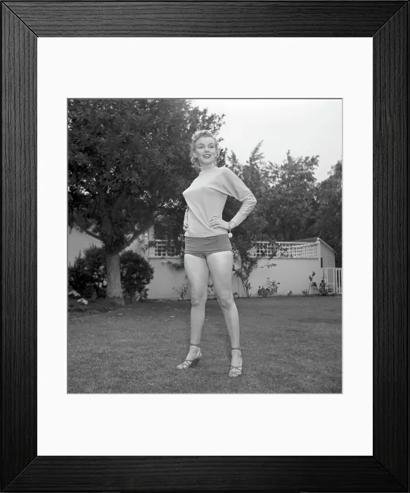 Framed Print : Marilyn Photo Session In Beverly Hills Framed Print : Marilyn Photo Session In Beverly Hills