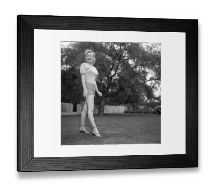 Framed Print : Marilyn Photo Session In Beverly Hills Framed Print : Marilyn Photo Session In Beverly Hills