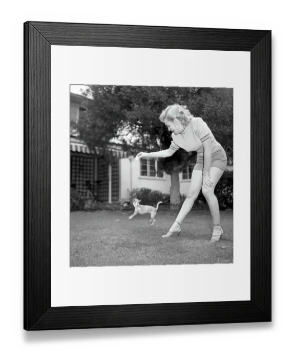 Framed Print : Marilyn Photo Session In Beverly Hills Framed Print : Marilyn Photo Session In Beverly Hills