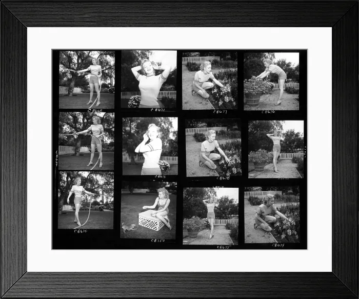 Framed Print : Marilyn Monroe Beverly Hills Photo Session Framed Print : Marilyn Monroe Beverly Hills Photo Session