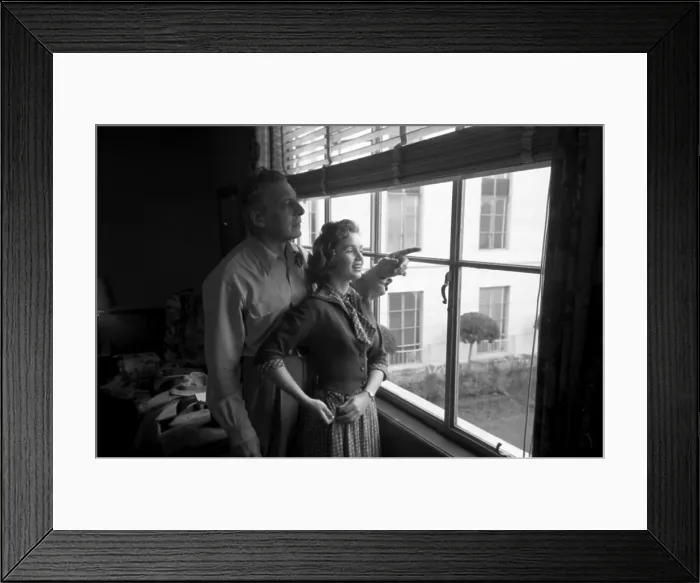 Framed Print : Debbie Reynolds and Gene Kelly About to Shoot Singin in the Rain Framed Print : Debbie Reynolds and Gene Kelly About to Shoot Singin in the Rain