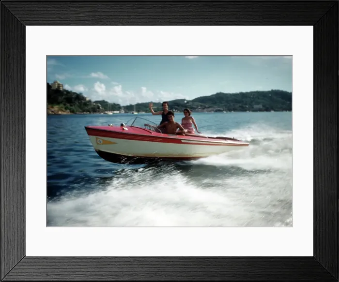 Framed Print : BOATING IN ACAPULCO Framed Print : BOATING IN ACAPULCO
