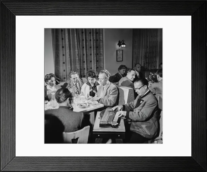Framed Print : Zum Dritten Mann Framed Print : Zum Dritten Mann