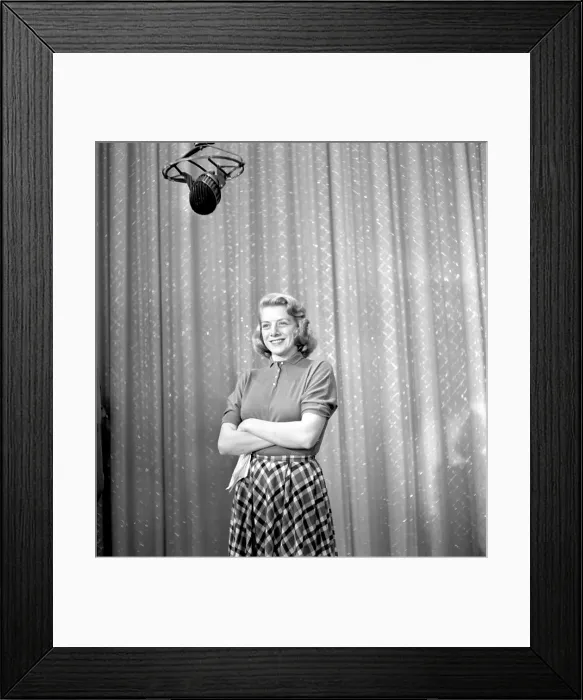 Framed Print : Rosemary Clooney On Set Framed Print : Rosemary Clooney On Set