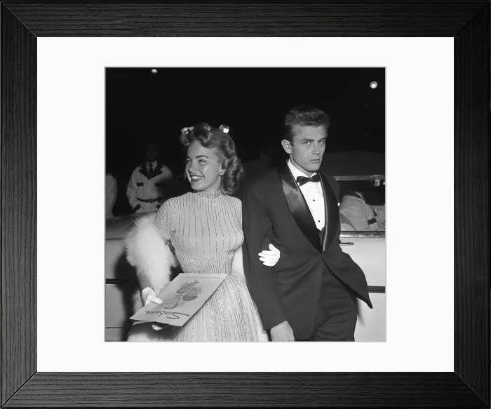 Framed Print : James Dean And Terry Moore Framed Print : James Dean And Terry Moore