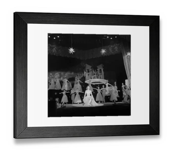 Framed Print : Moulin Rouge nightclub Framed Print : Moulin Rouge nightclub
