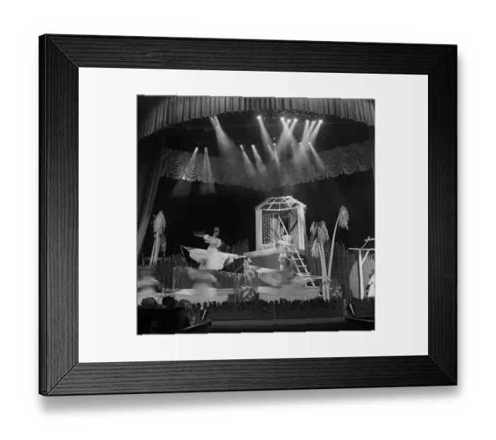 Framed Print : Moulin Rouge nightclub Framed Print : Moulin Rouge nightclub