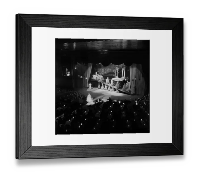 Framed Print : Moulin Rouge nightclub Framed Print : Moulin Rouge nightclub