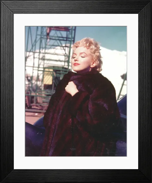 Framed Print : Marilyn Outside Framed Print : Marilyn Outside