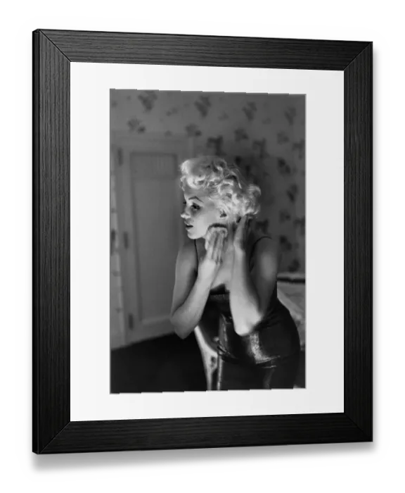 Framed Print : Marilyn Getting Ready To Go Out Framed Print : Marilyn Getting Ready To Go Out