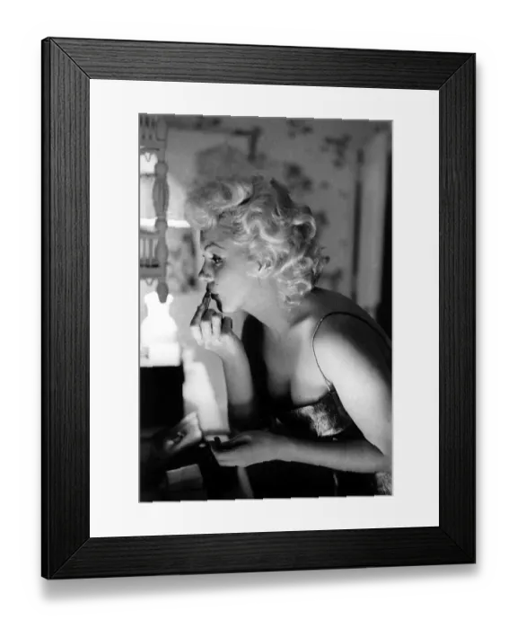 Framed Print : Marilyn Getting Ready To Go Out Framed Print : Marilyn Getting Ready To Go Out