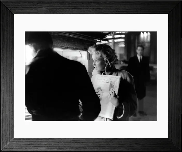 Framed Print : Marilyn Gets The Paper Framed Print : Marilyn Gets The Paper