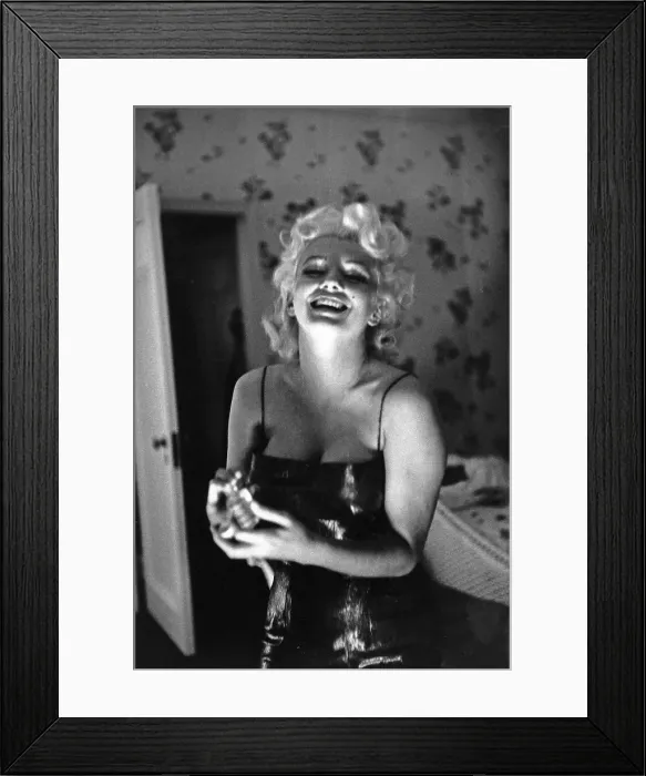 Framed Print : Marilyn Getting Ready To Go Out Framed Print : Marilyn Getting Ready To Go Out