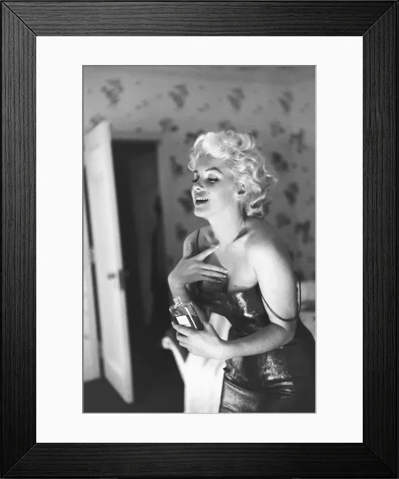 Framed Print : Marilyn Monroe With Chanel No. 5