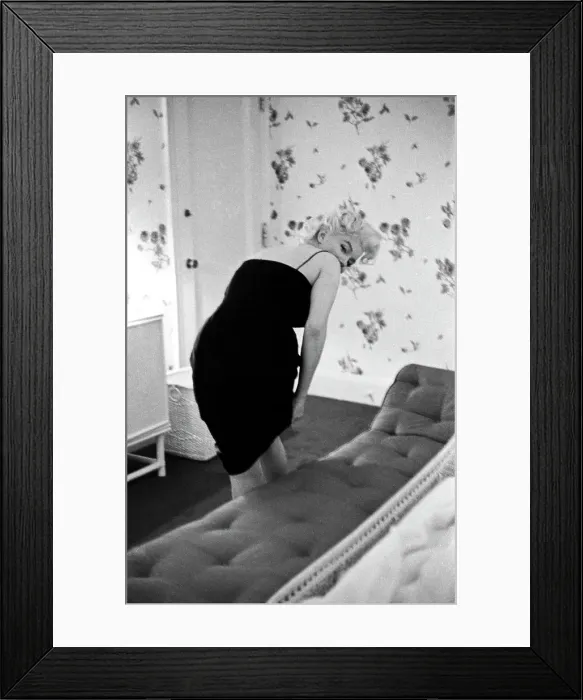 Framed Print : Marilyn Gets Ready For A Night Out