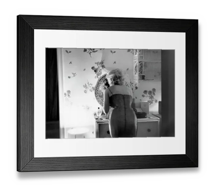 Framed Print : Marilyn Gets Ready For A Night Out Framed Print : Marilyn Gets Ready For A Night Out