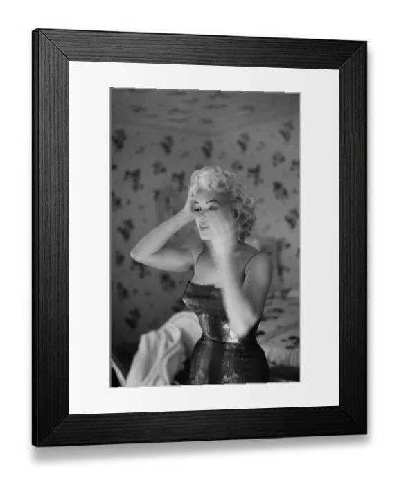 Framed Print : Marilyn Gets Ready Framed Print : Marilyn Gets Ready