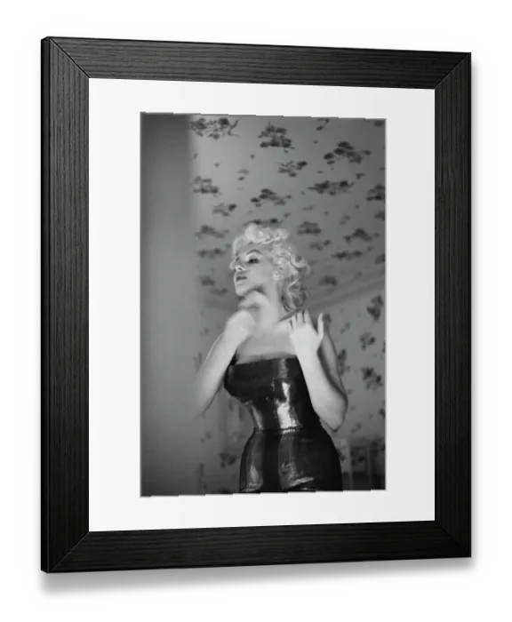 Framed Print : Marilyn Gets Ready Framed Print : Marilyn Gets Ready