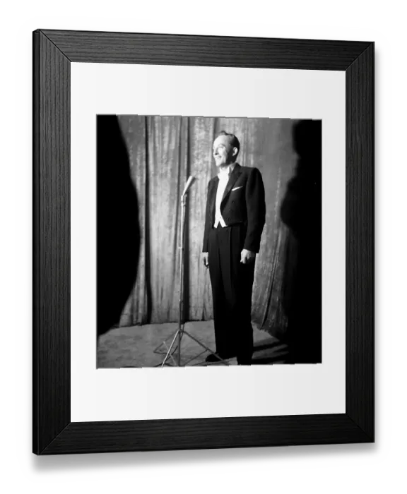 Framed Print : Entertainer At The Academy Awards Ceremony Framed Print : Entertainer At The Academy Awards Ceremony