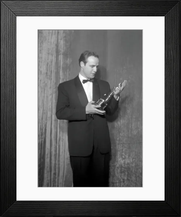 Framed Print : Best Actor Winner With His Oscar Framed Print : Best Actor Winner With His Oscar