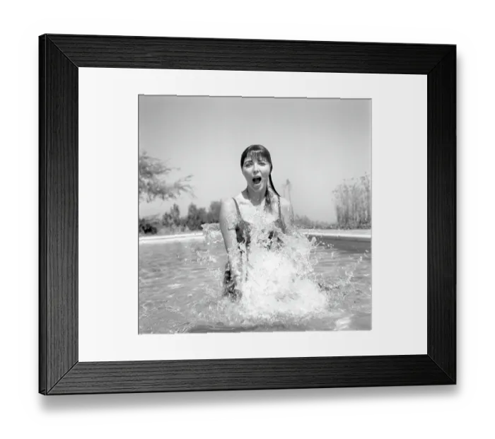 Framed Print : Photo of Joan Collins Framed Print : Photo of Joan Collins