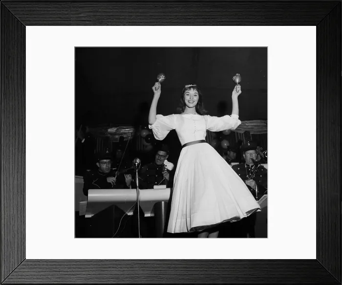 Framed Print : Vikki Dougan