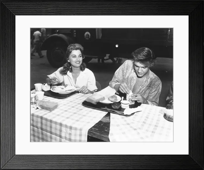 Framed Print : Photo of Elvis Presley on the set of Love Me Tender Framed Print : Photo of Elvis Presley on the set of Love Me Tender