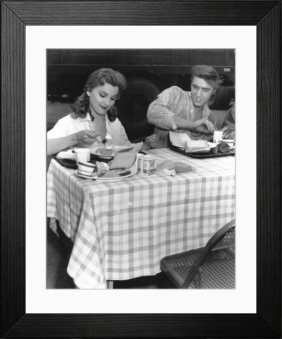 Framed Print : Photo of Elvis Presley on the set of Love Me Tender Framed Print : Photo of Elvis Presley on the set of Love Me Tender