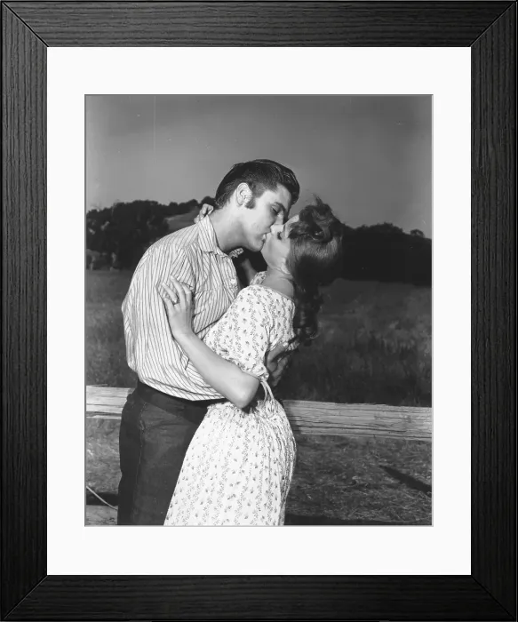 Framed Print : Photo of Elvis Presley on the set of Love Me Tender Framed Print : Photo of Elvis Presley on the set of Love Me Tender